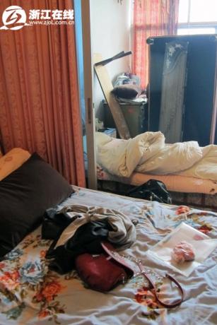 监控记录杭州司机忍痛停车救人全过