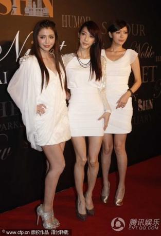 大S手挽汪小菲大秀恩爱 双下巴明显发