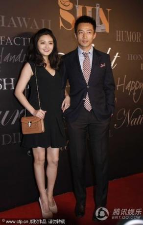 大S手挽汪小菲大秀恩爱 双下巴明显发