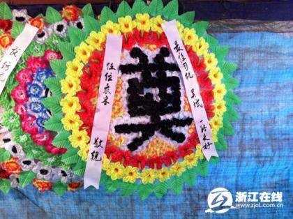 监控记录杭州司机忍痛停车救人全过