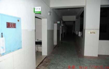 湖南长沙一小学发生学生踩踏事件　三十名学生送医急救